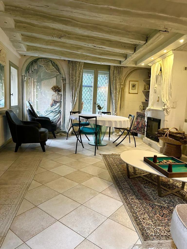 Maison D'Hotes Prince Face Au Chateau Du Clos Luce Amboise Exterior photo